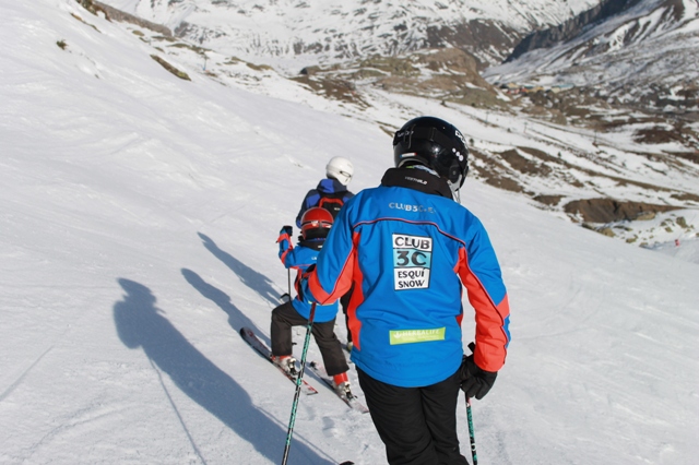 Únete a nuestro equipo de esquí y vive la competición